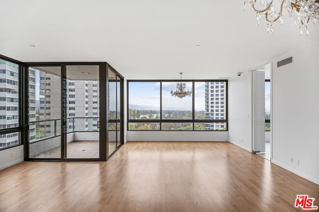 Building Photo - 10350 Wilshire Blvd