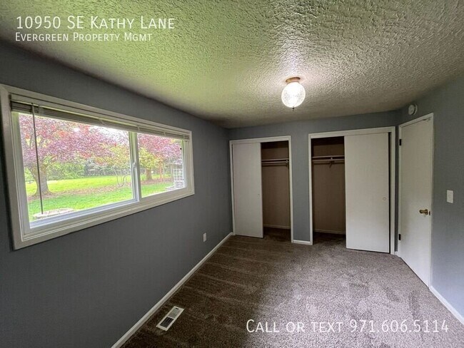 Building Photo - 10950 SE Kathy Ln