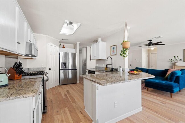 Building Photo - 3600 Malone Dr