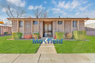 Building Photo - Sugarhouse -  2 Bed 1 Bath 1 Covered Parking