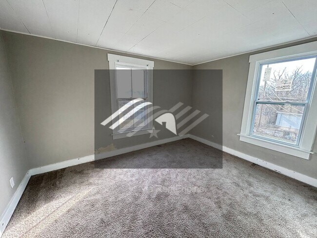 Building Photo - 211 Alaska St