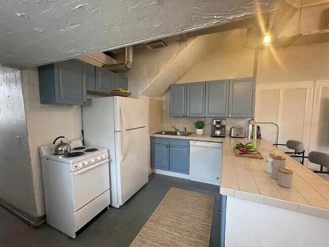 Building Photo - 2305 W Texas Ave