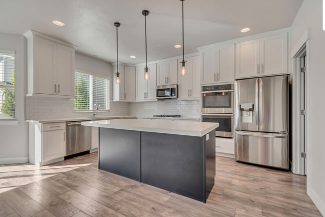 Building Photo - Spacious 6-Bedroom Home in the Heart of Vi...