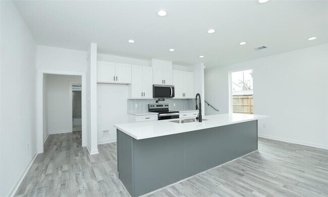 Building Photo - 9315 Ashville Dr