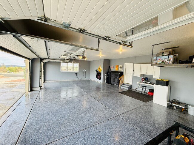 Building Photo - One-of-a-Kind 4-Bed Castle Rock Retreat with 4 car Attached Garage