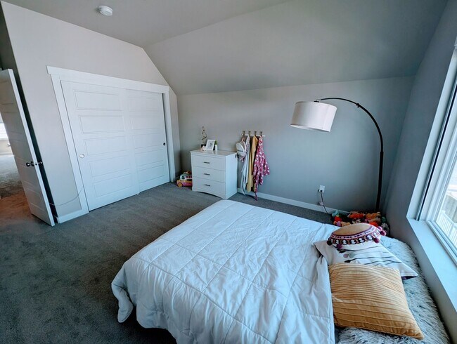 Building Photo - Lovely, spacious, newly built Lehi House!!