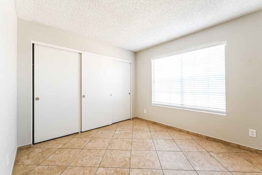 Building Photo - 4467 W Yorkshire Dr