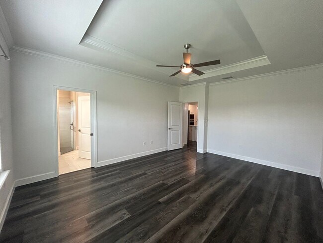 Building Photo - Immaculate 3/2 with Yard, Garage, and Pet ...