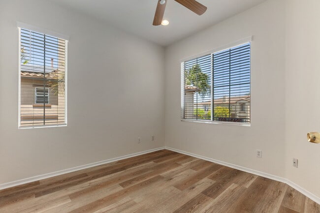 Building Photo - 633 Sumner Way