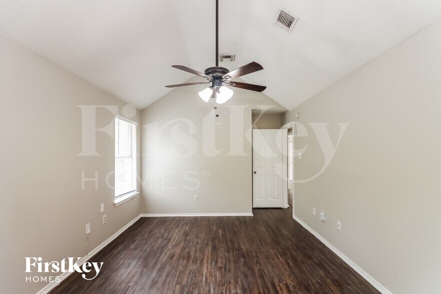 Building Photo - 9631 Orangevale Dr