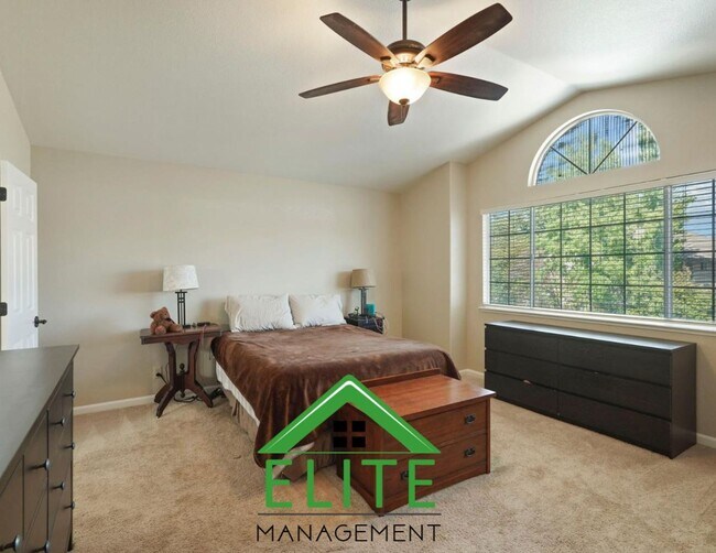 Building Photo - Spacious 4-Bedroom, 3-Bath Home in Desirab...