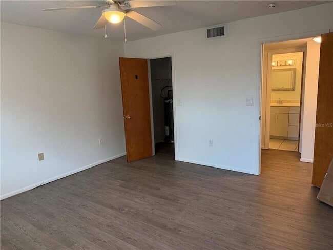 Building Photo - 245 Center Rd