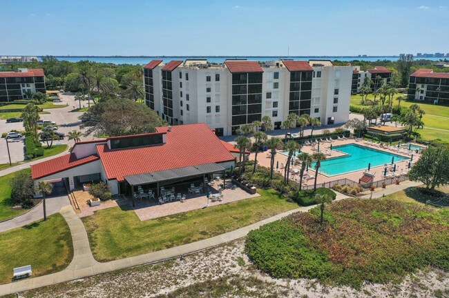 Building Photo - 1945 Gulf of Mexico Dr