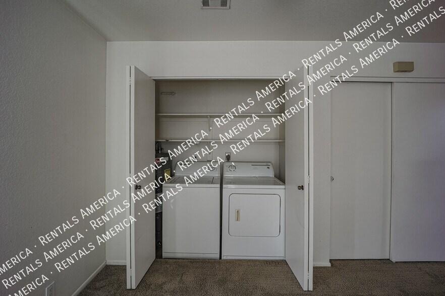 Building Photo - 317 W Hononegh Dr