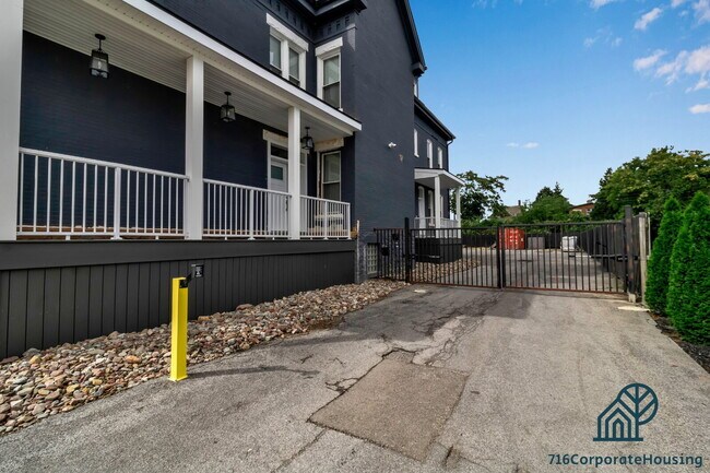 Building Photo - Furnished 2-Bedroom, 2-Bath Apartment near the Medical Campus