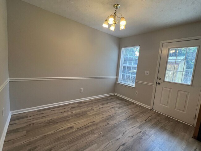 Building Photo - 1505 Center Pointe Dr