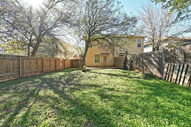 Building Photo - 2412 Allred Dr