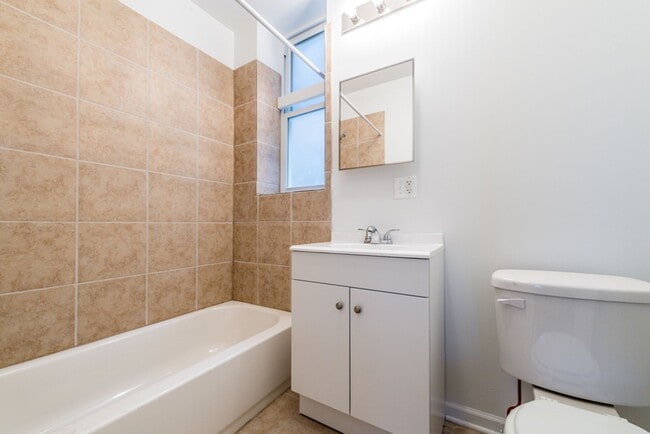 Building Photo - 1630-1632 S Sawyer Ave