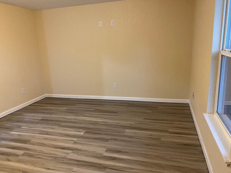 Building Photo - 716 Tall Oaks Dr