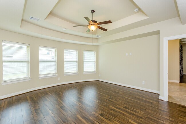 Building Photo - 6122 Garden Lakes Ln