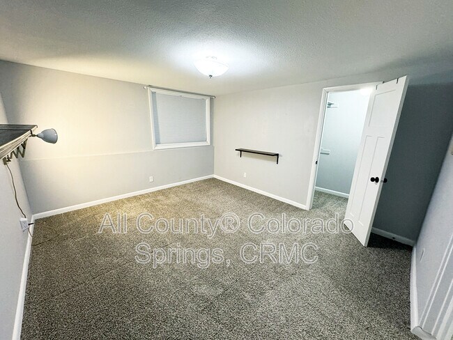 Building Photo - 460 Wintery Cir N