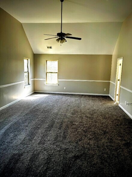 Building Photo - 2596 Leland Dr