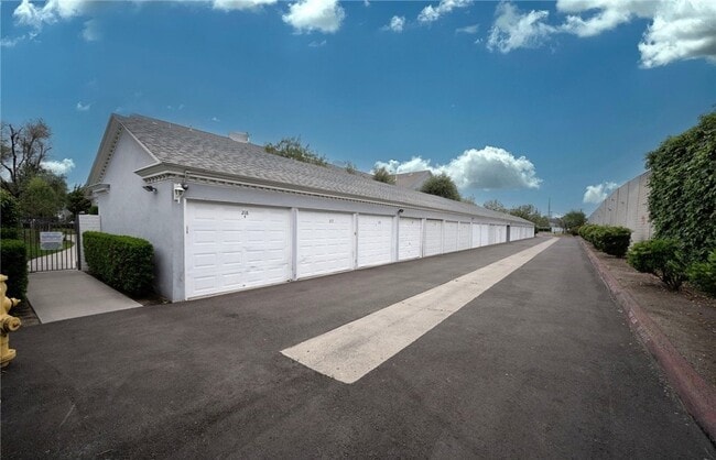 Building Photo - 1631 S Pomona Ave