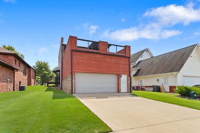 Building Photo - Prime Fayetteville Location with Easy Access to Amenities!