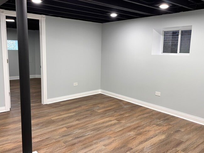 Building Photo - 8728 S Honore St