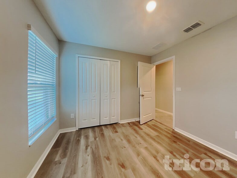 Building Photo - 10401 Carloway Hills Dr