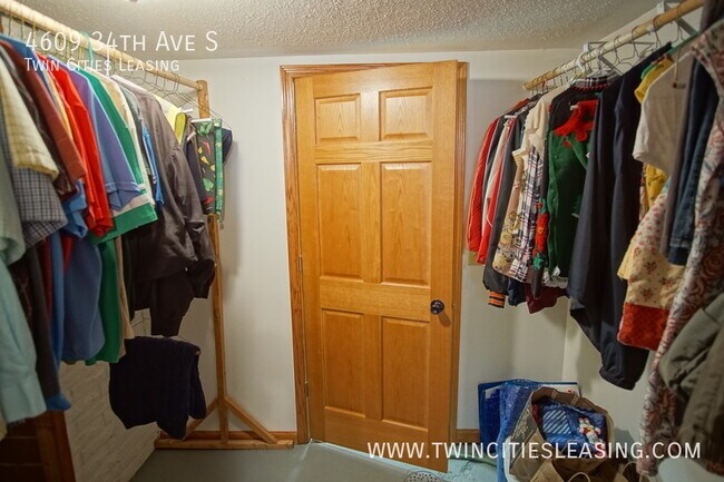 Building Photo - 4609 S 34th Ave