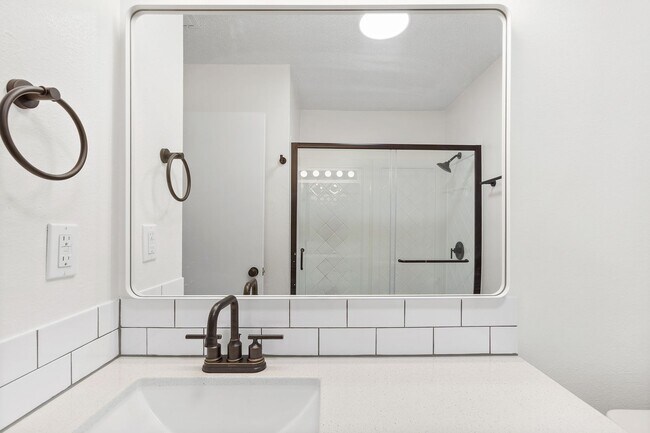 Building Photo - 1114/1116 Hazelton