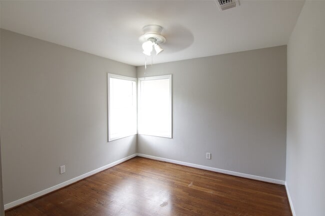 Building Photo - 6915 Edgemoor Dr