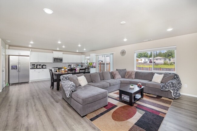 Building Photo - Charming 4-Bed | 2.5-Bath Home in Sultan $...