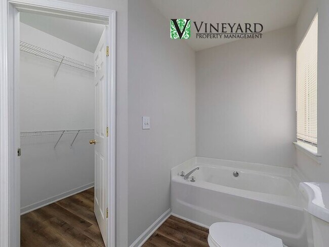 Building Photo - 3684 Autumn View Dr