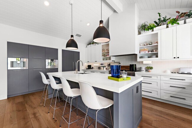 Building Photo - Modern Farmhouse Perfection