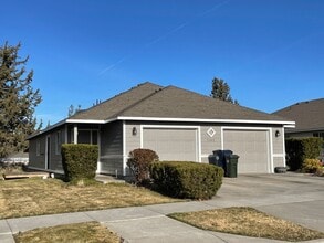 Building Photo - 2382 NE Mary Rose Pl