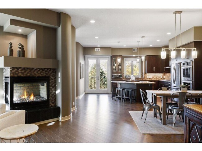 Building Photo - 555 Oak Ridge Pl