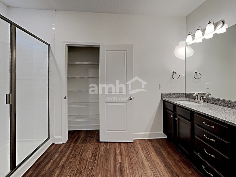 Building Photo - 5934 Hampton Creek Rd