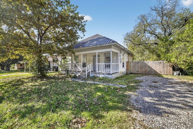 Building Photo - 3916 2nd St