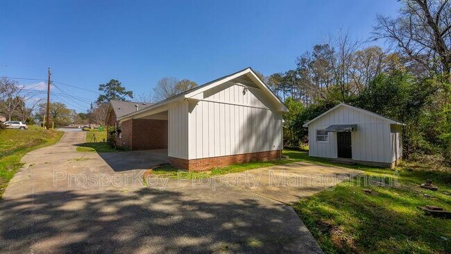 Building Photo - 4924 Roxbury Dr