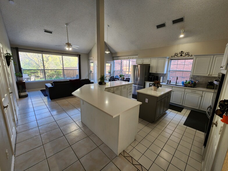 Building Photo - 929 Parker Dr
