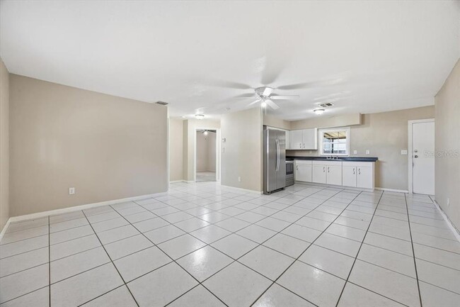 Building Photo - 113 N Lancelot Ave