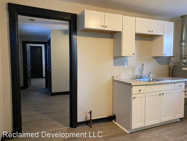 Building Photo - 2 br, 1 bath House - 214 West 5th Street