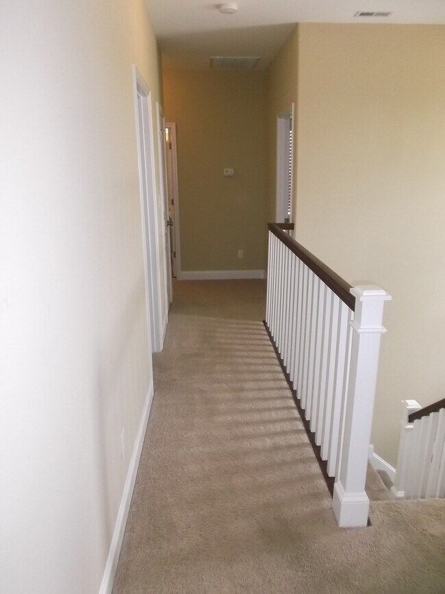 Building Photo - Absolutely Gorgeous!