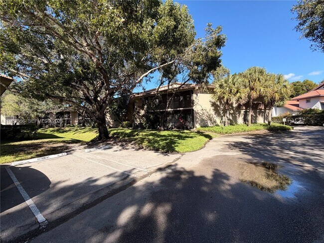 Building Photo - 9517 NW 2nd Pl