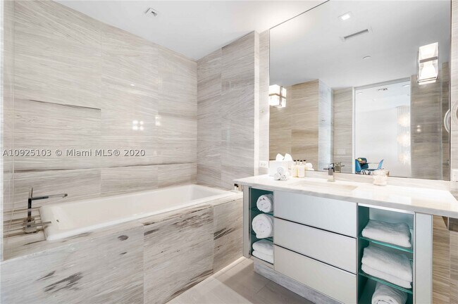 Building Photo - 2201 Collins Ave