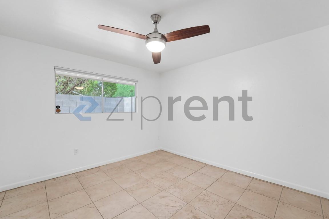 Building Photo - Unit 2