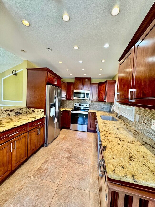 Building Photo - Available now | A 4 Bedroom, 2 Bathroom Si...