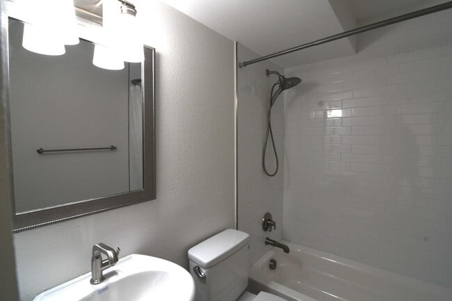 Building Photo - 5004 E Hinsdale Pl